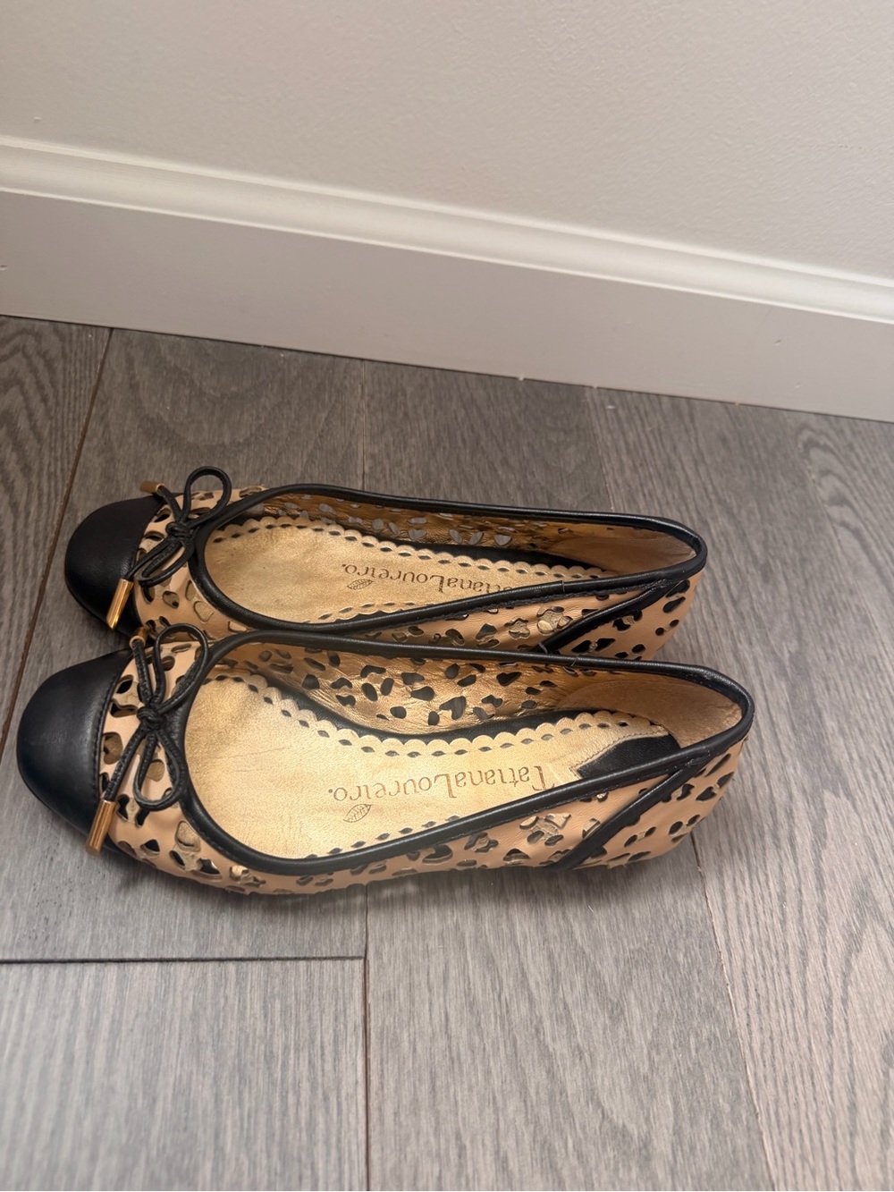 Famous Brazilian Shoe Designer - Black and Nude Cutout Ballet Flats - Picture 3 of 7